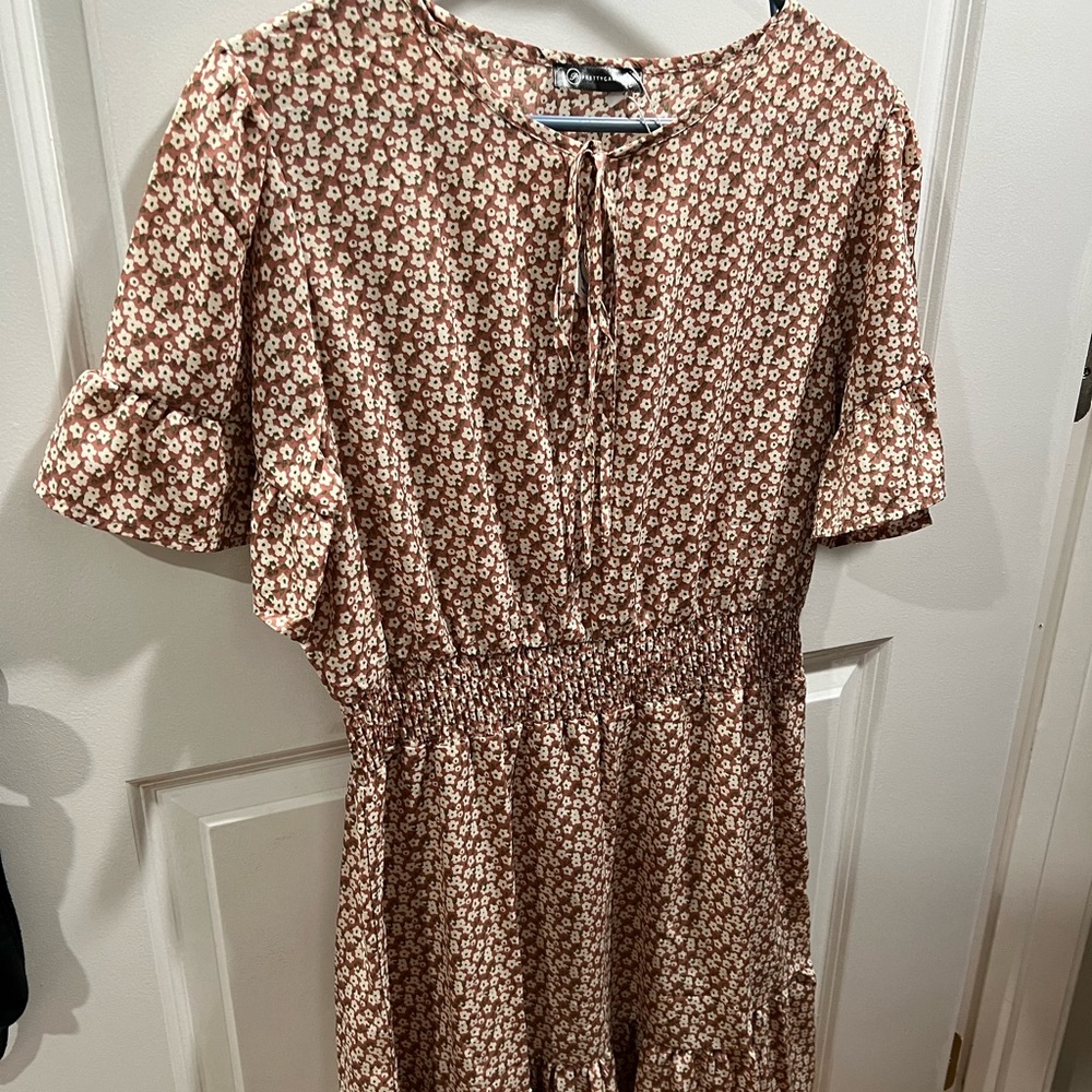 Short Sleeve Tie V Neck Ruffle Floral Print Mini Skater Dress - size large- NEW